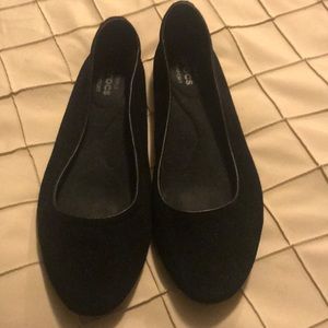 Black Crocs Flats